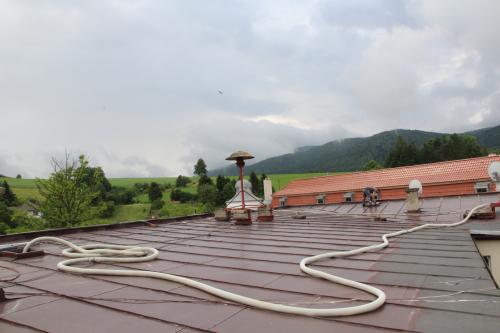 Náter a zateplenie strechy obecného úradu 