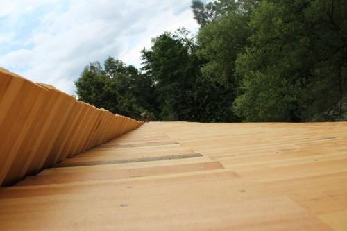 Kompletná výmena strešnej šindľovej krytiny a&nbsp;latovania na&nbsp;drevenom krytom moste
