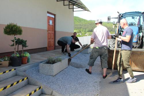 Revitalizácia areálu v obci Kluknava - pri obecnom úrade a kaplnke sv. Jána Nepomuckého