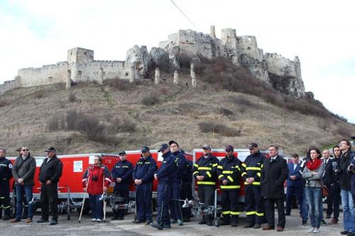 Odovzdávanie protipovodňových balíkov prvej pomoci - 20.11.2015 -pod Spišským hradom